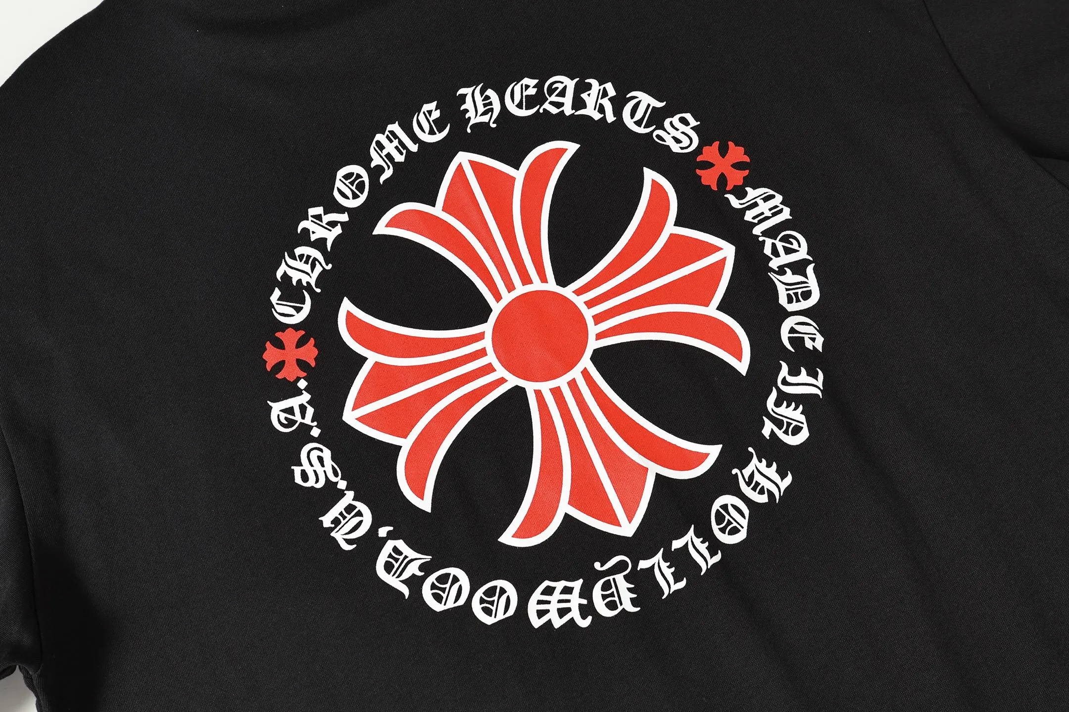 P150 Cross-border running quantity model, please do not place an order if you are pursuing quality - Chrome Hearts/Chrome Heart Cross Sanskrit short-sleeved T-shirt - High weight, high density and high quality. The wool is soft, delicate and skin-friendly. It feels soft and silky. It has excellent warmth and skin-friendly properties. - Customized weaving and dyeing, no color difference. No matter the fabric or workmanship details, it is better than the ordinary version on the market. -Colour: black white -Size: S M L XL